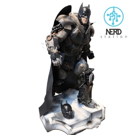 مجسمه بتمن زرهی